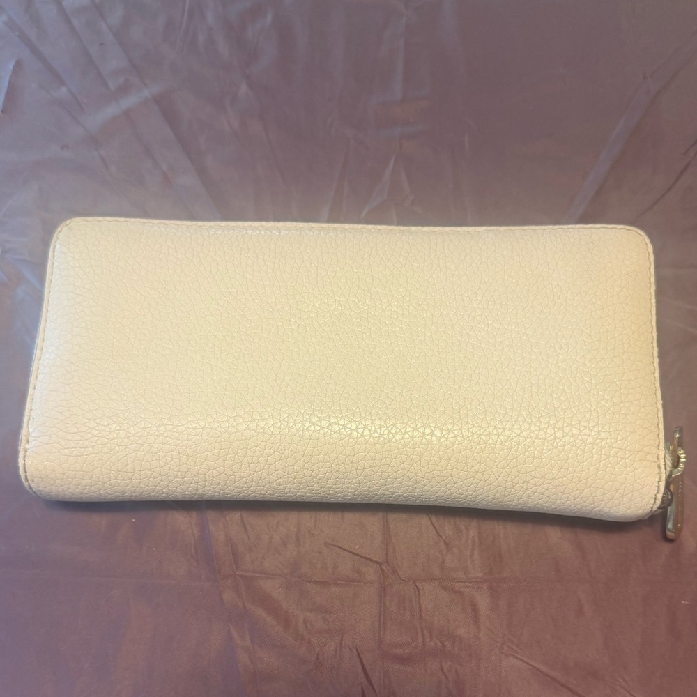 MICHAEL KORS Jetset Pebbled Leather Zip Wallet in Cream with Gold Logo - Picture 3 of 9